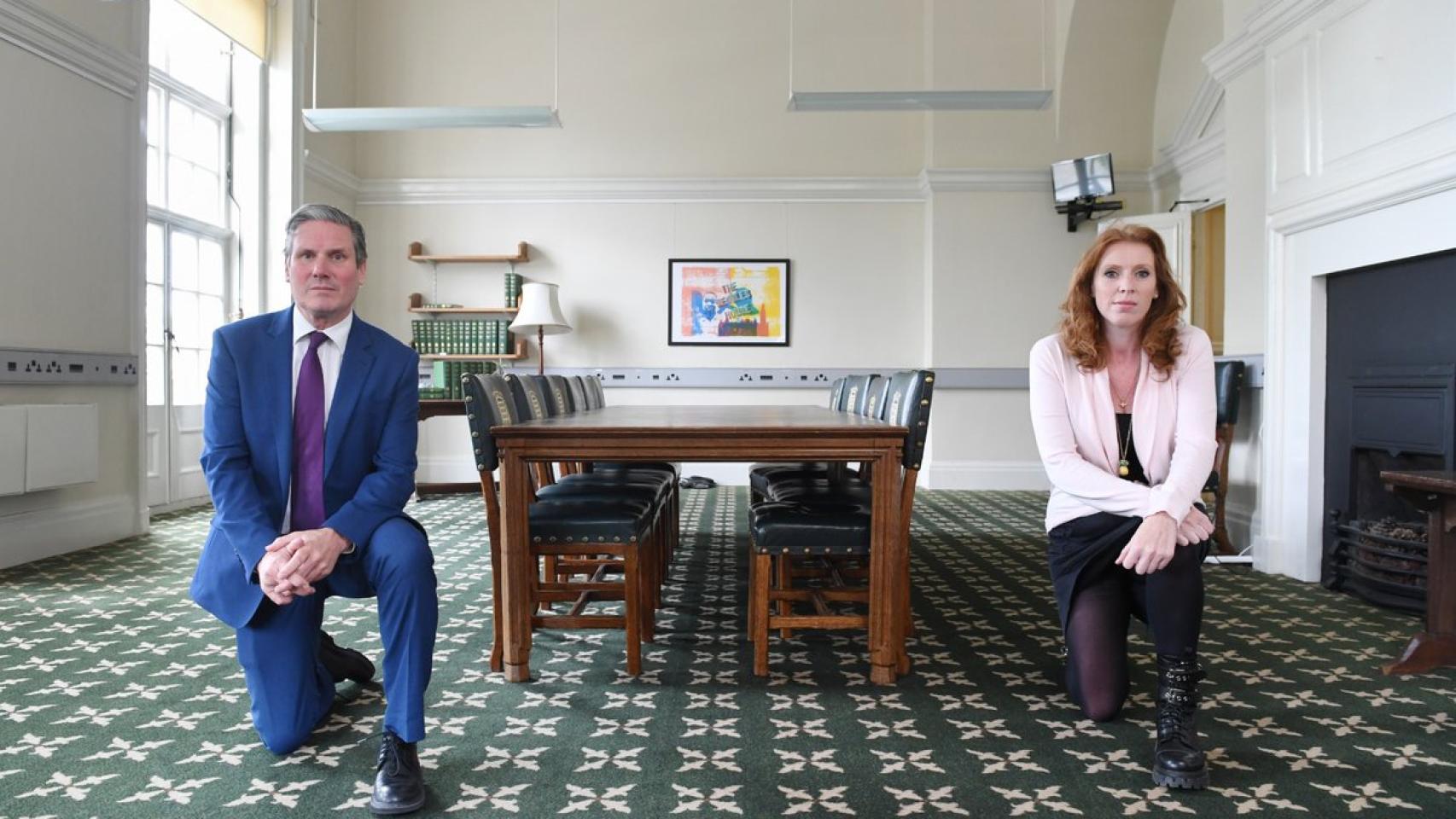 Keir Starmer, arrodillado tras la muerte de George Floyd. 