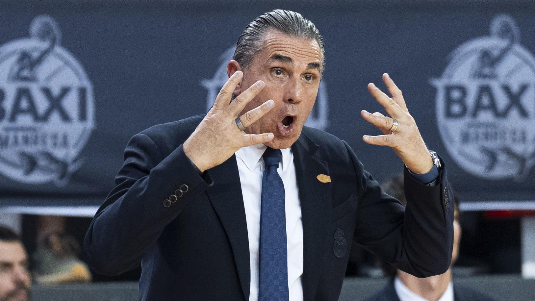Sergio Scariolo da órdenes durante un partido.