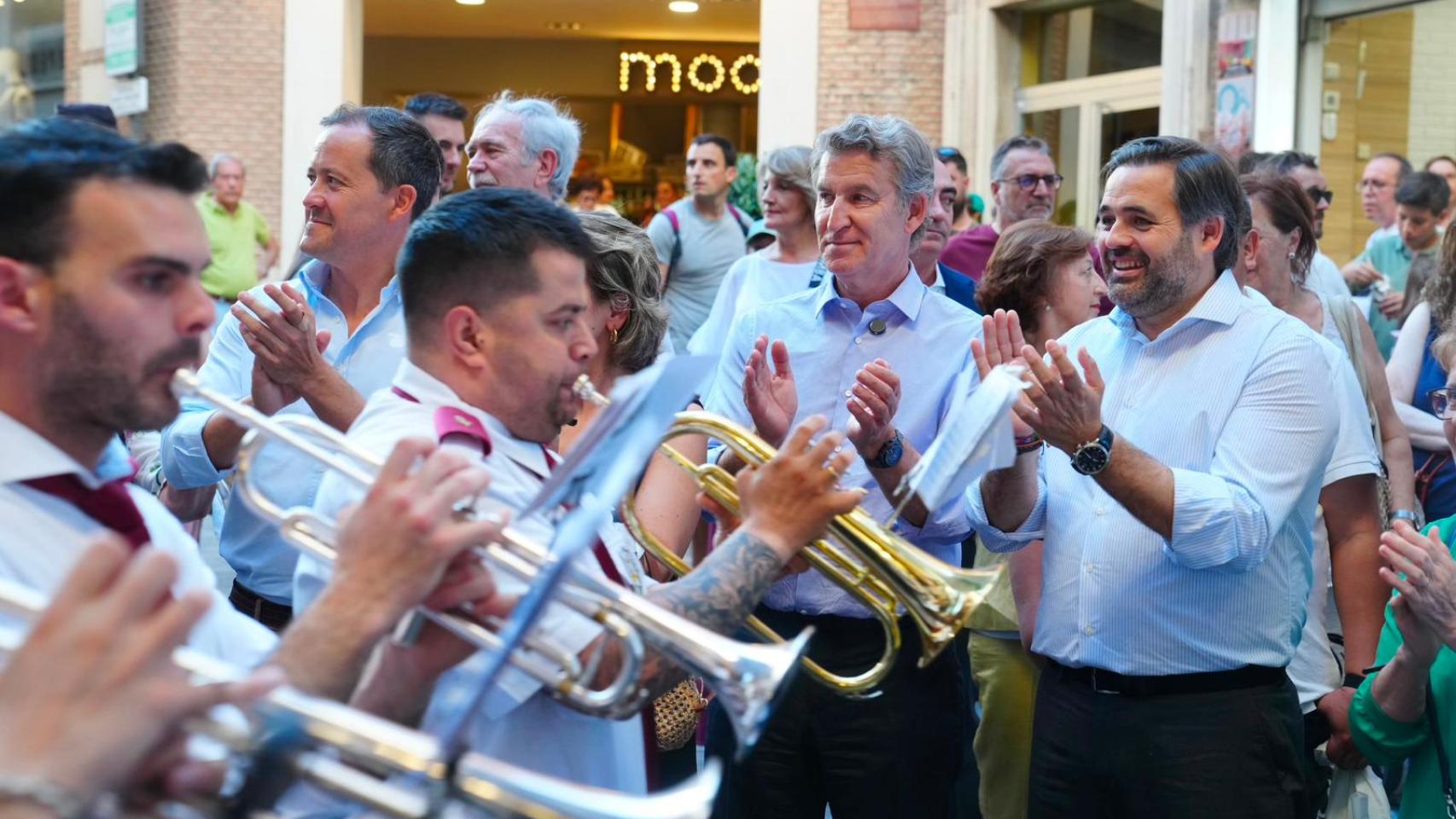 El Presidente Nacional Del PP, Alberto Núñez Feijóo, En Las Calles De Toledo El Día Previo Al Corpus Christi.