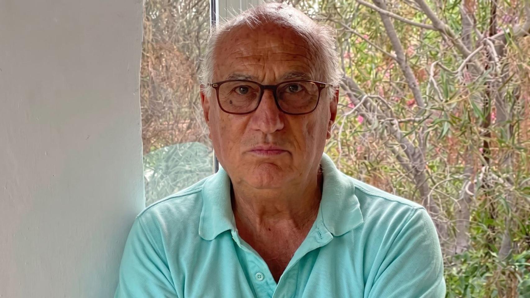Alan Bronzel, jubilado birtánico de 74 años.