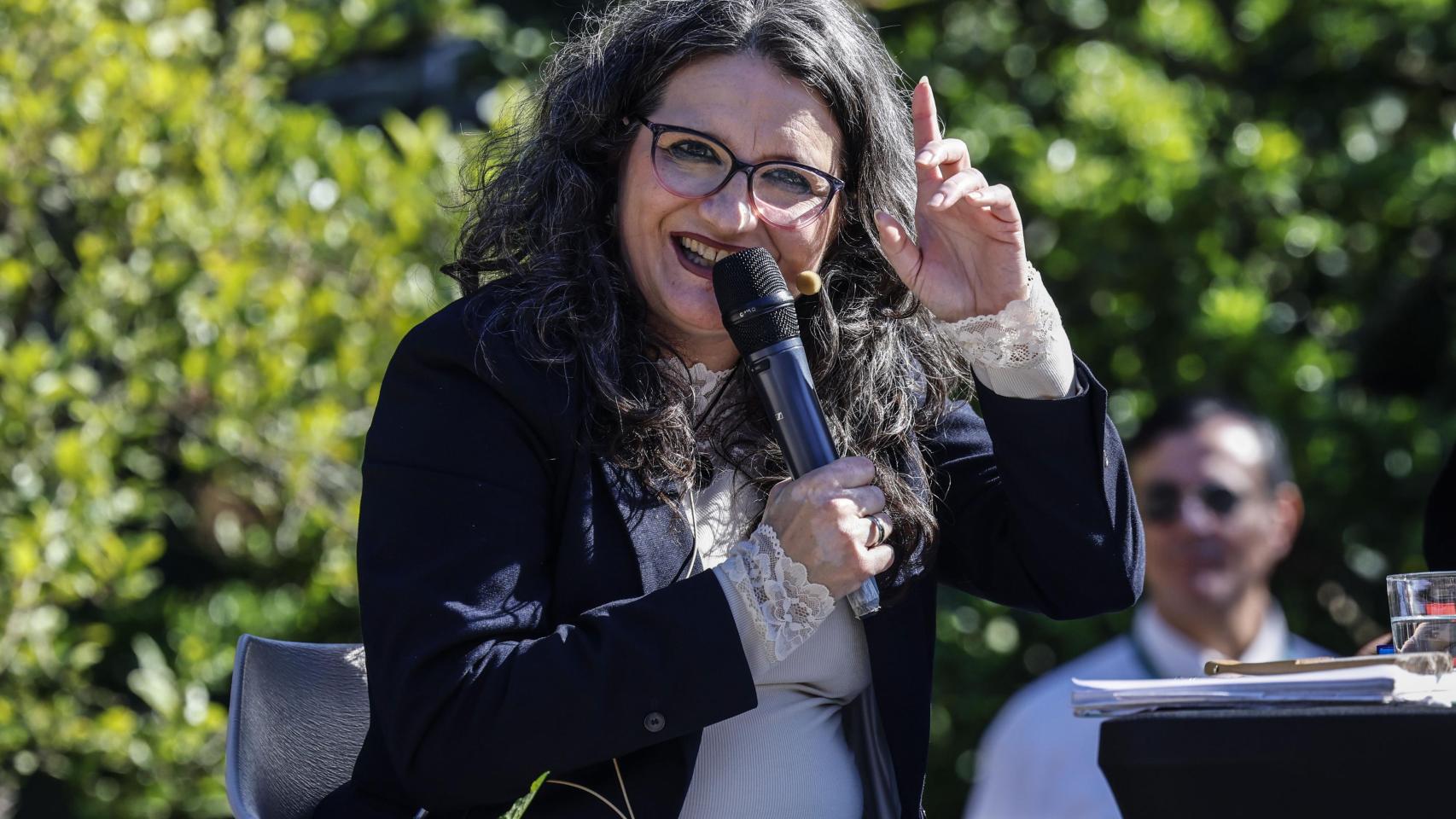 La exvicepresidenta de la Generalitat Valenciana, Mónica Oltra, durante el encuentro internacional 'Não à guerra, não à violência política, por un mundo ecofeminista', en el Jardí Botànic.