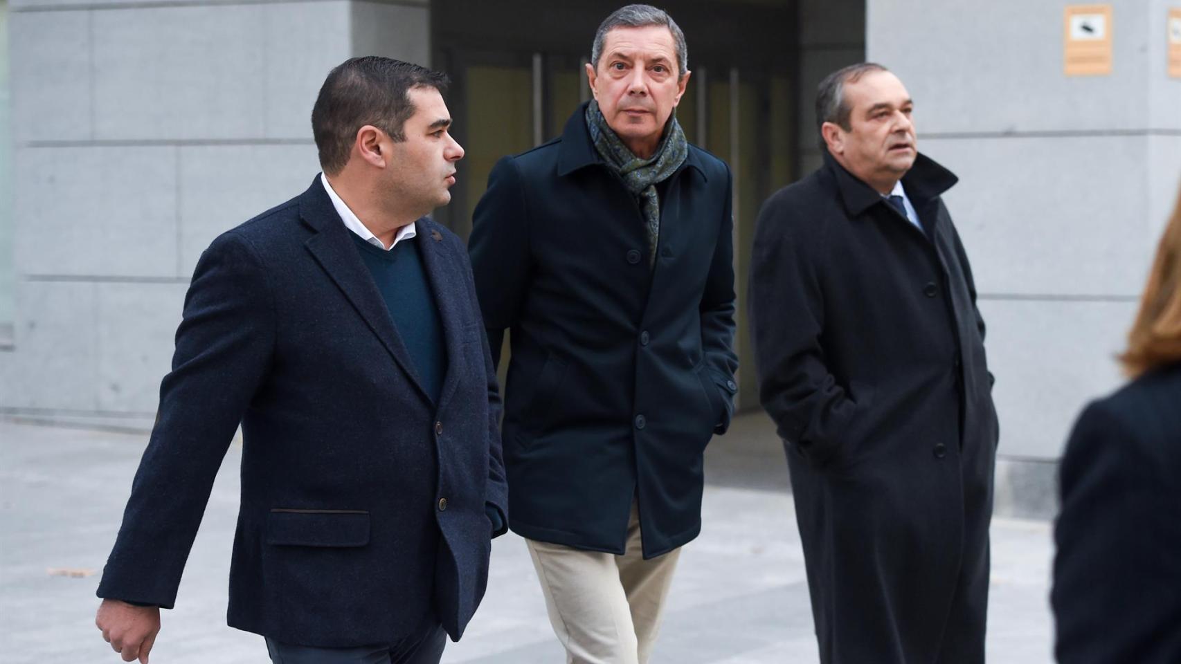 El responsable de flota de Pesquerías Nores Marín, la dueña del 'Villa de Pitanxo', José Antonio Nores González (i) y el director de la compañía, José Antonio Nores Rodríguez (d).