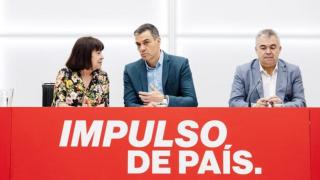 Cristina Narbona, Pedro Sánchez y Santos Cerdán.