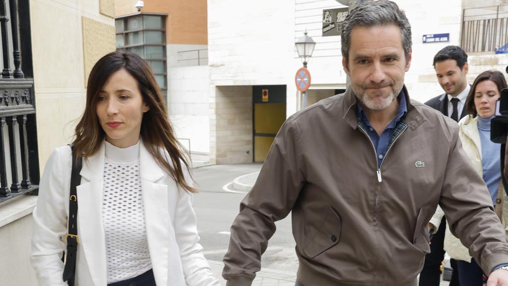 Borja Sémper con su esposa, Bárbara Goenaga.