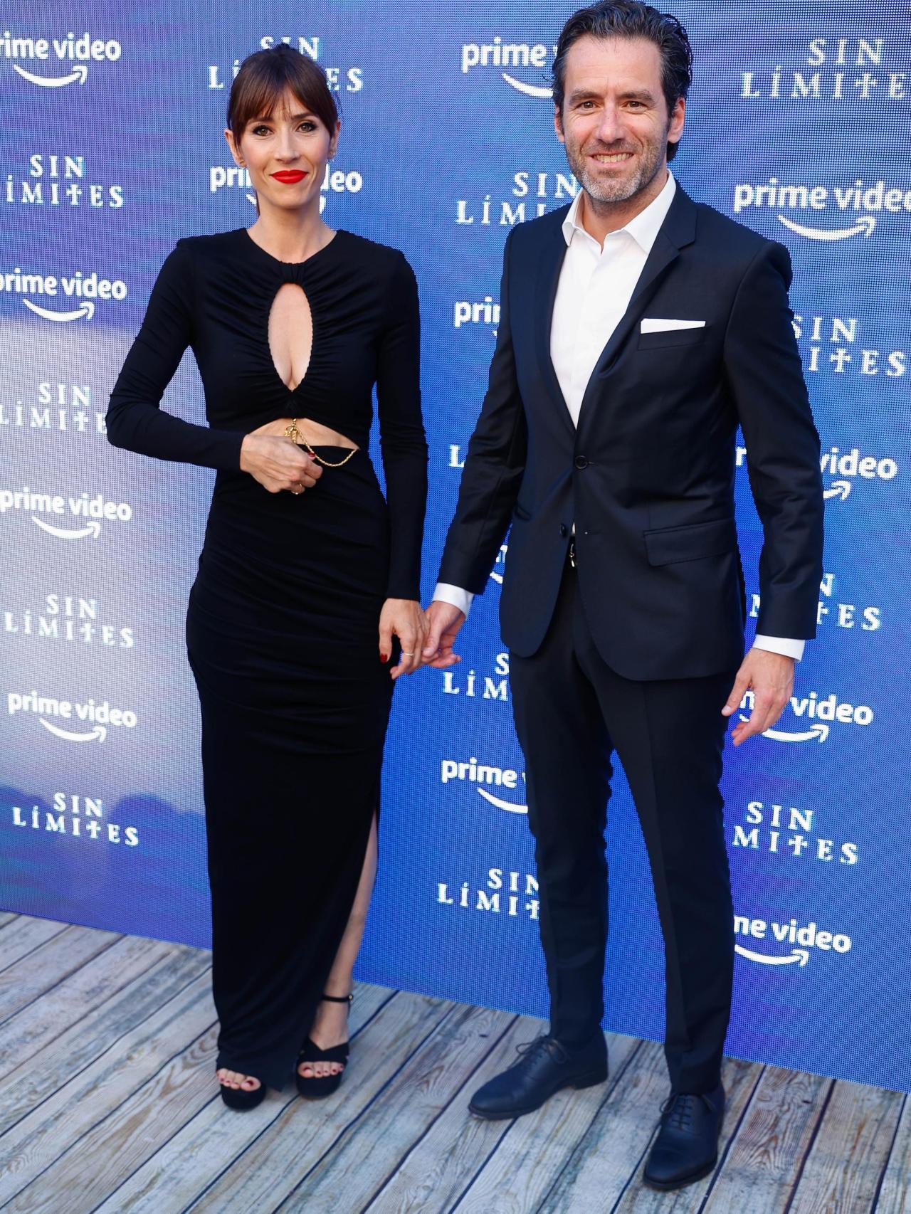 La pareja posando en un photocall.