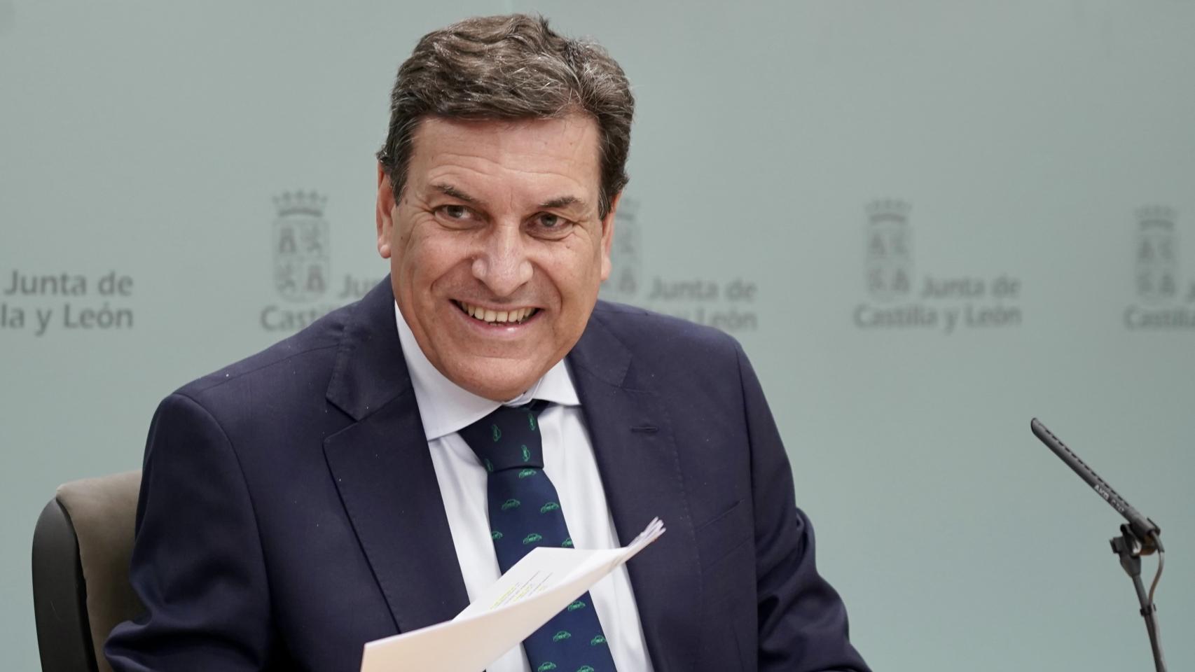 El portavoz de la Junta de Castilla y León en funciones, Carlos Fernández Carriedo, durante la rueda de prensa posterior al Consejo de Gobierno de este jueves