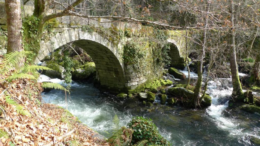 Puente Santo Sepulcro de Pazos de Arenteiro, en Boborás