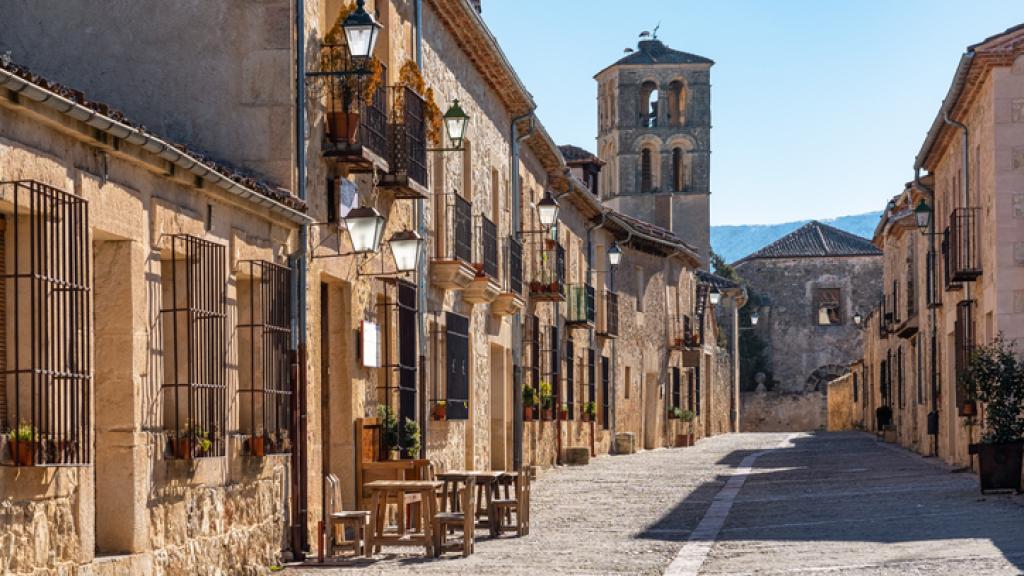 Calles adoquinadas de Pedraza, en la provincia de Segovia.