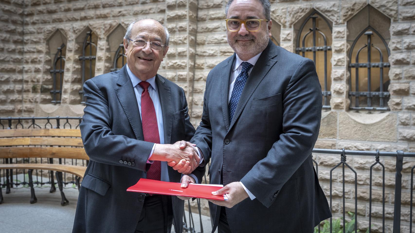 El presidente delegado de la Junta Constructora de la Sagrada Familia, Esteve Camps, y el director general de Telefónica en Cataluña, Chema Casas.