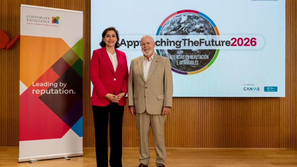 María Luisa Martínez Gistau, de CaixaBank, y Ángel Alloza, de Corporate Excellence.