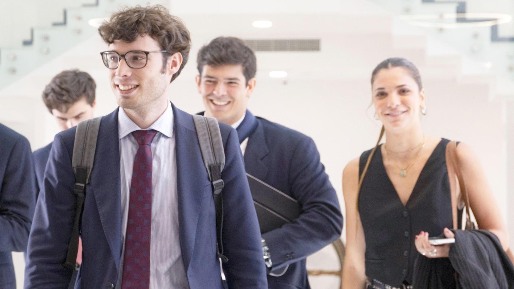 Alumnos de un Grado universitario en IEB.