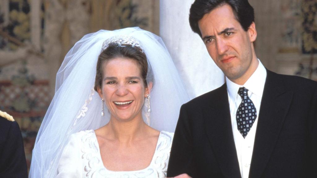 Jaime junto a la infanta Elena el día de su boda.