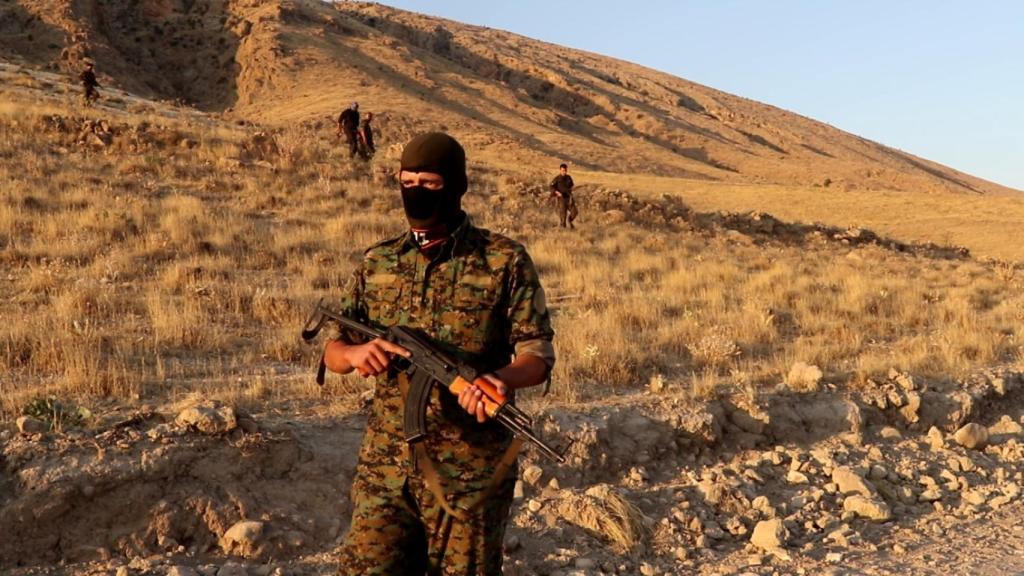 Martin Klamper, sirviendo en la franquicia kurda del PKK en Shingal.