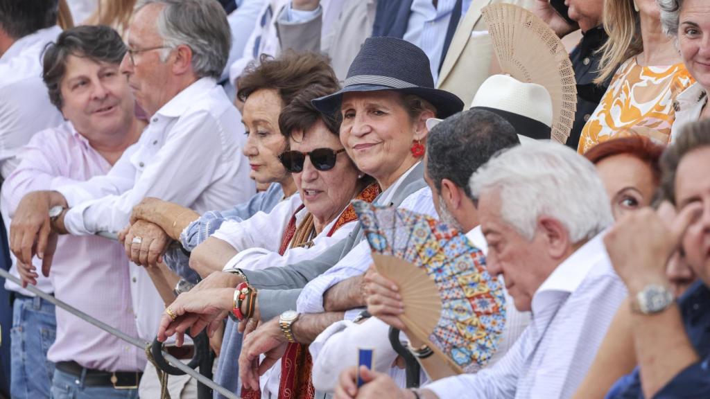La infanta Elena en las corridas de toros de Aranjuez.