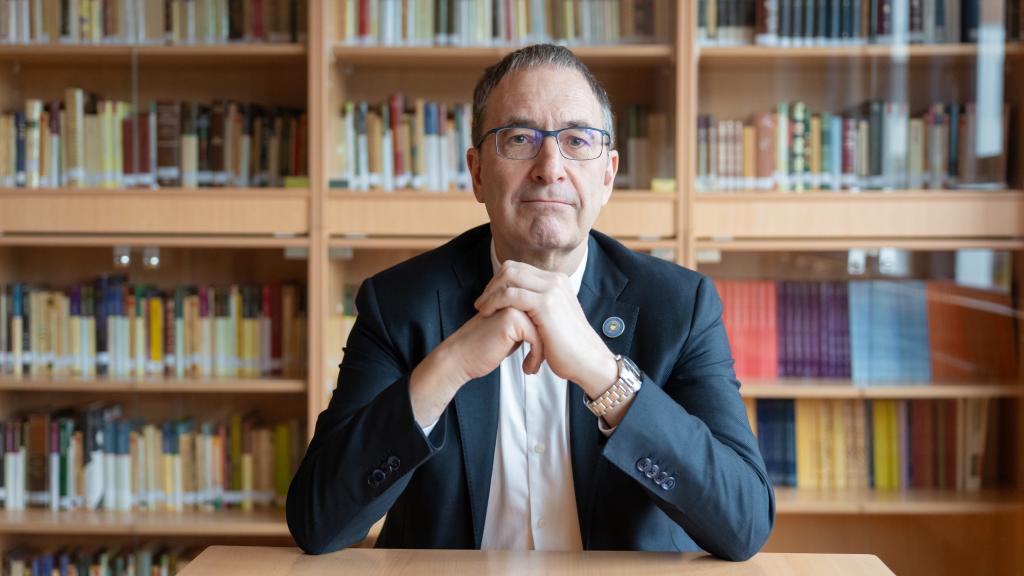 Horacio Silvestre lleva más de 40 años como profesor.