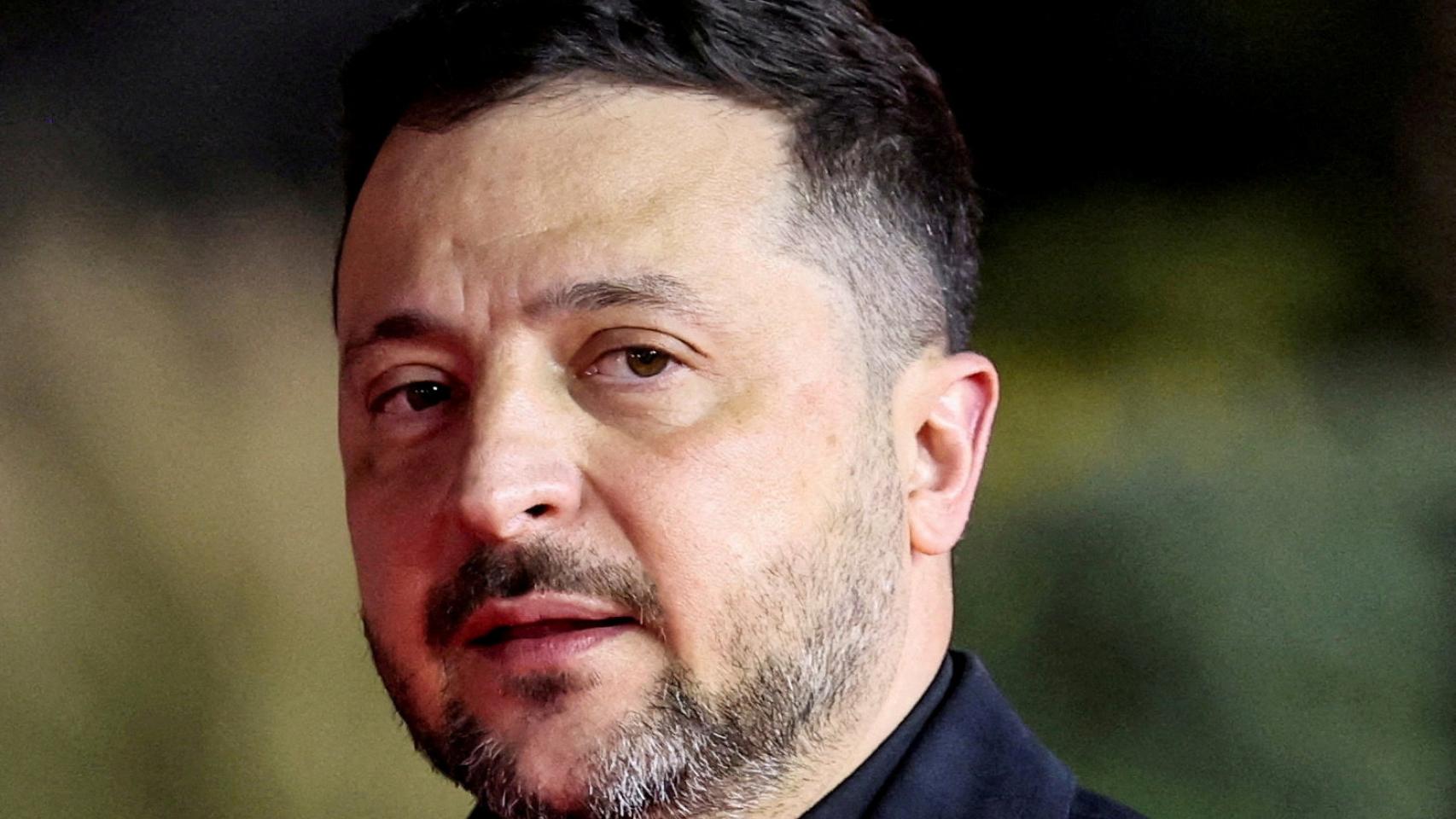 El presidente ucraniano Volodímir Zelenski llega para asistir a una cumbre informal de líderes europeos en Ayia Napa, Chipre.