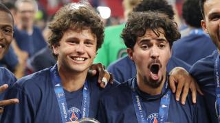 Joao Neves y Vitinha, centro, celebran la Liga de Campeones con Nuno Mendes y Gonçalo Ramos.