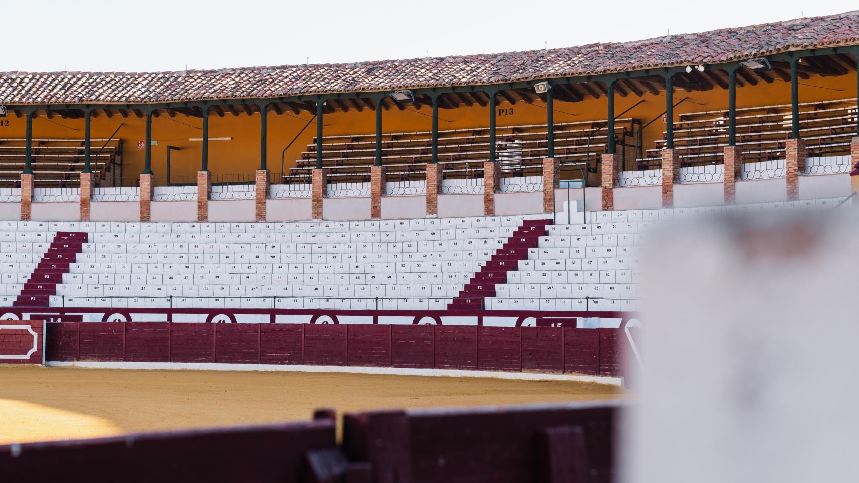 Gradas en la Plaza de Toros de Tarazona.