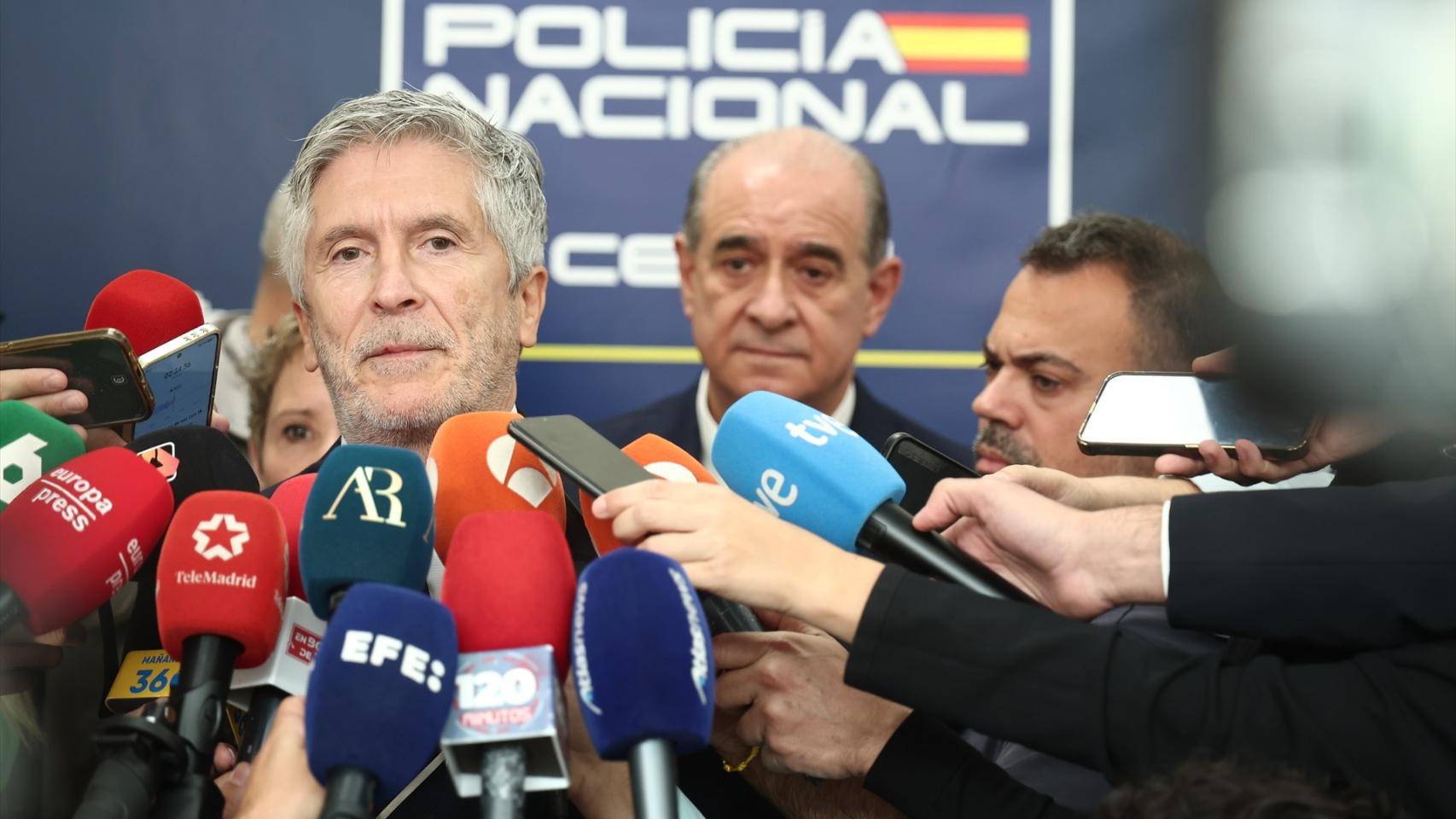 El ministro del Interior, Fernando Grande-Marlaska, durante la puesta en funcionamiento del Centro de Mando del dispositivo para la visita del Papa.