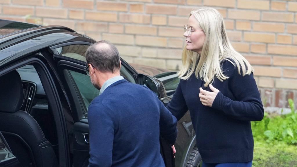Mette-Marit, en su última imagen, hace unas horas, llegando al hospital.