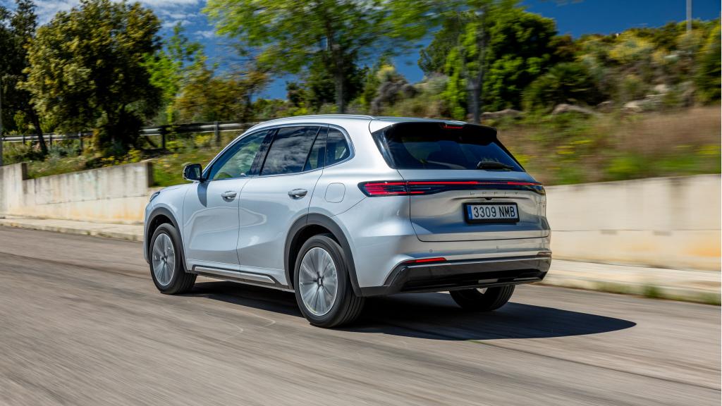 Vista tres cuartos trasera del Geely Starray EM-i.