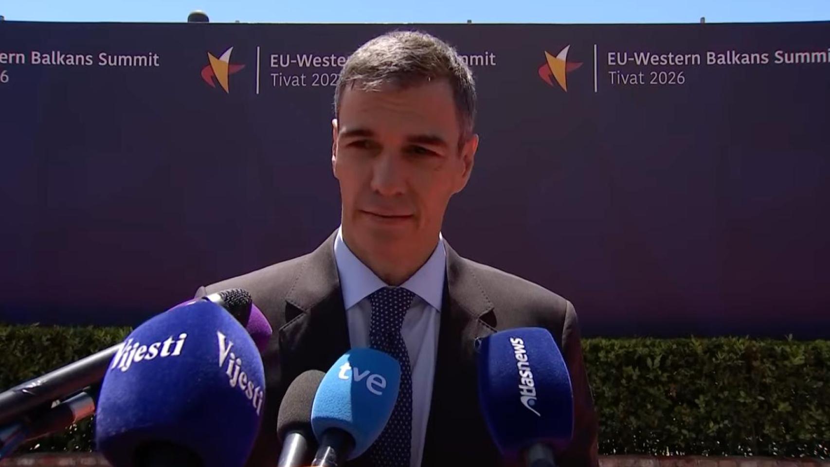 Pedro Sánchez a su llegada a la Cumbre UE-Balcanes Occidentales, en Tivat.