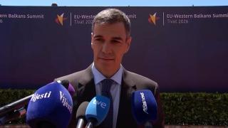 Pedro Sánchez a su llegada a la Cumbre UE-Balcanes Occidentales, en Tivat.