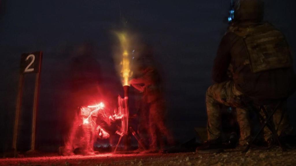 Boinas Verdes del 7.º Grupo de Fuerzas Especiales (Aerotransportado) practican el disparo de morteros el 22 de enero de 2026 en la Base de la Fuerza Aérea Eglin, Florida.