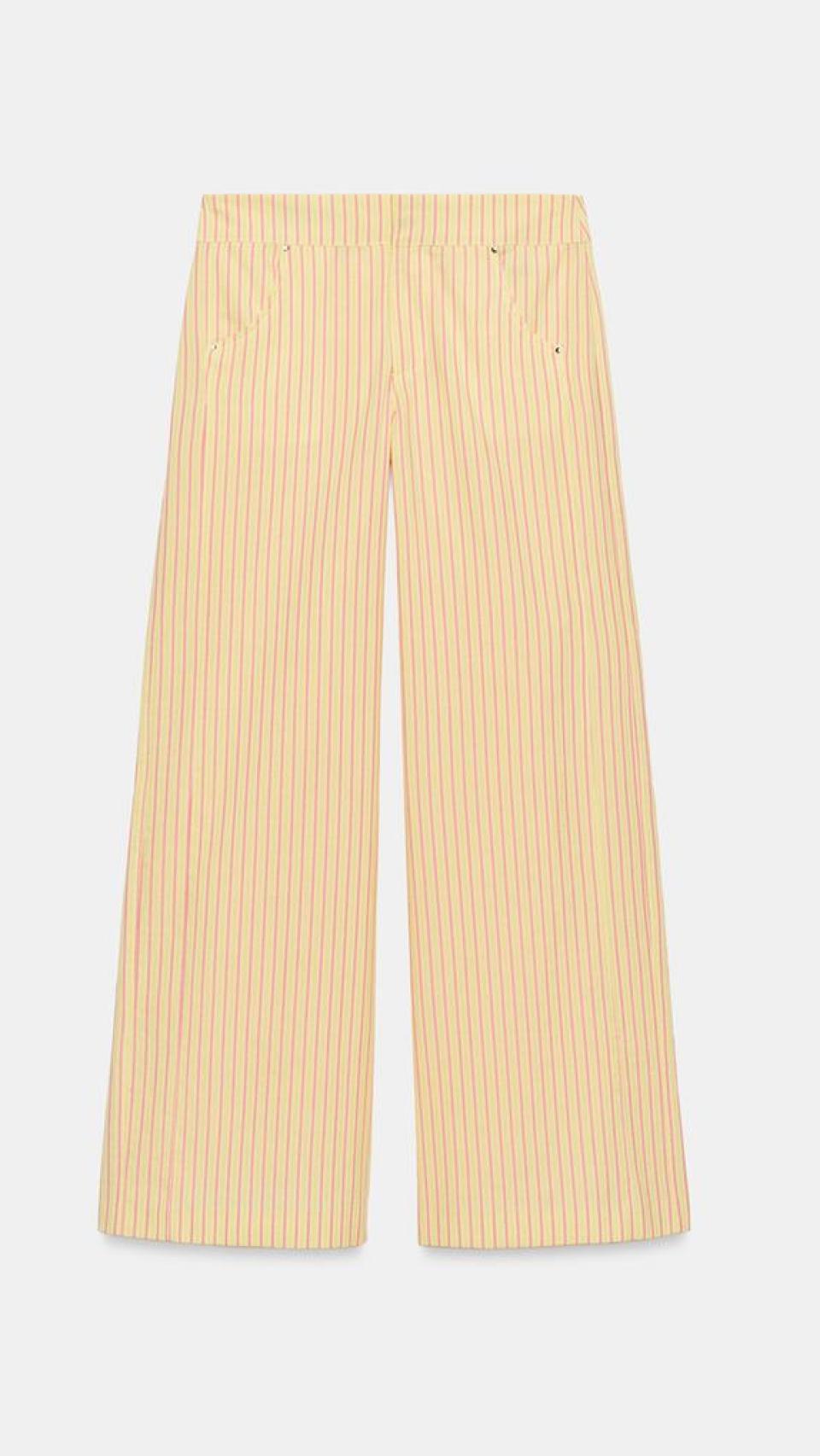 Pantalón recto de rayas, de Zara.