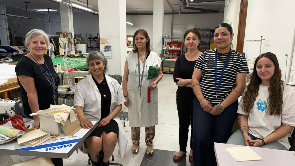 Trabajadoras de Zarasanta que han confeccionado la ropa del Papa León XIV