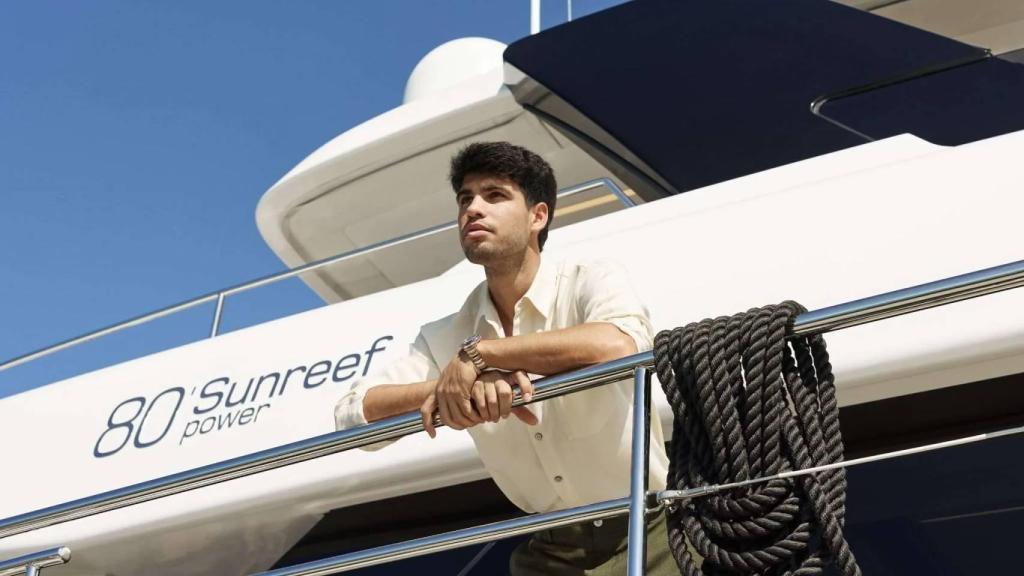 El tenista Carlos Alcaraz en un yate Sunreef 80 power. 