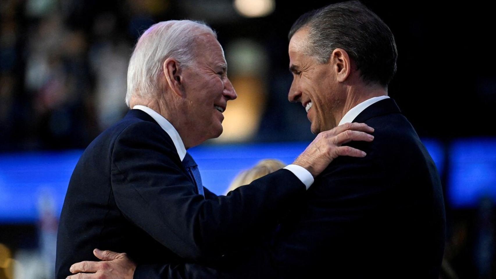 Joe Biden y su hijo Hunter.