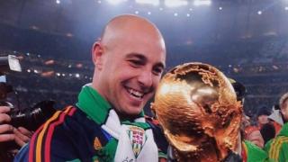 Pepe Reina con el Mundial.