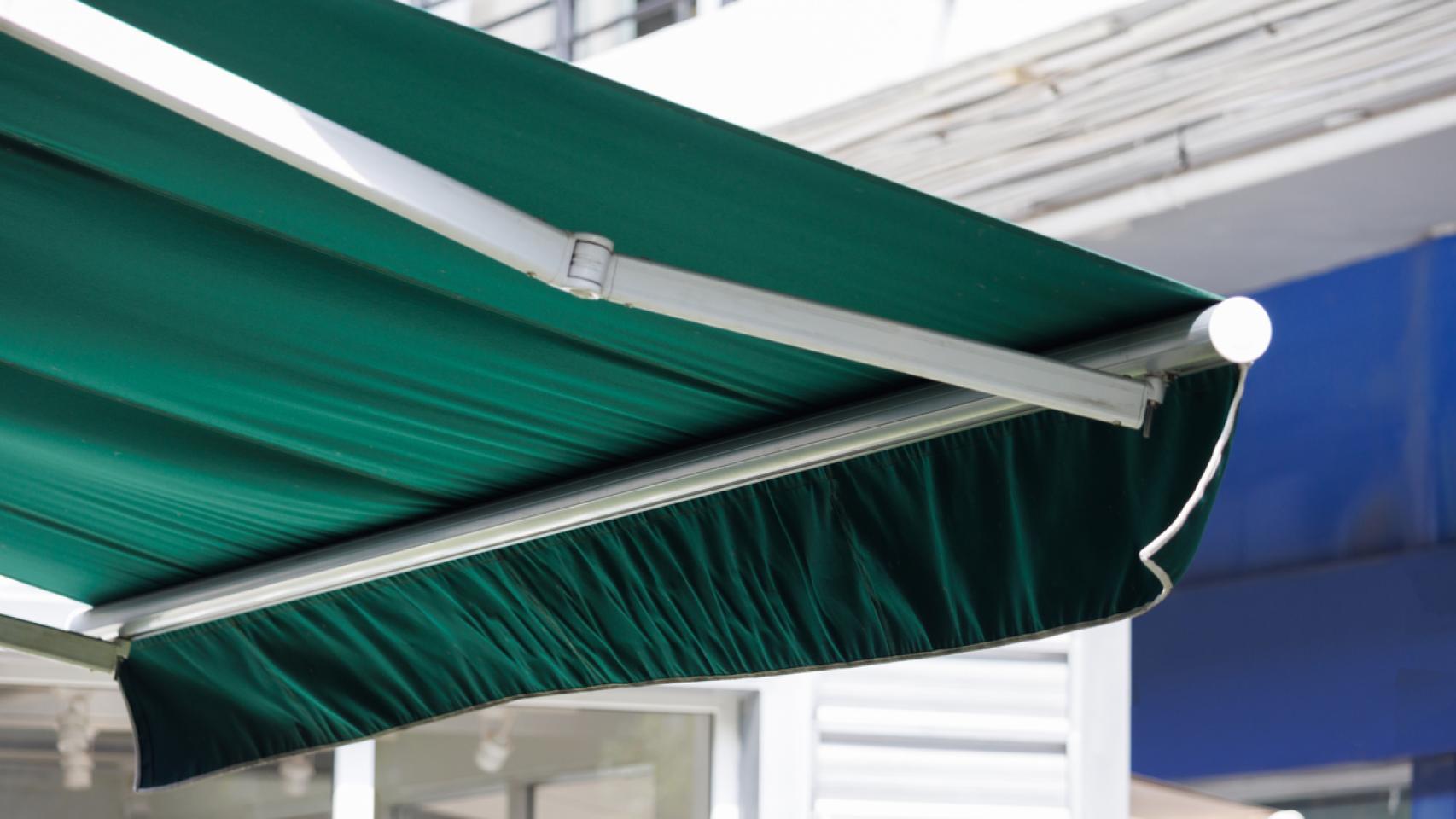 Toldo verde.