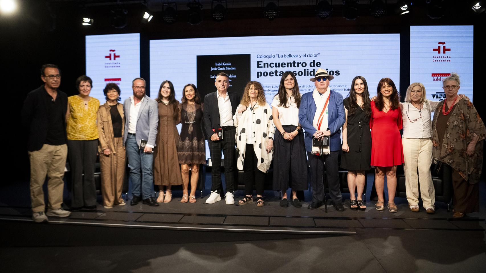 Fotografía de los participantes en el evento.