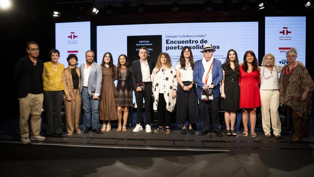 Fotografía de los participantes en el evento.