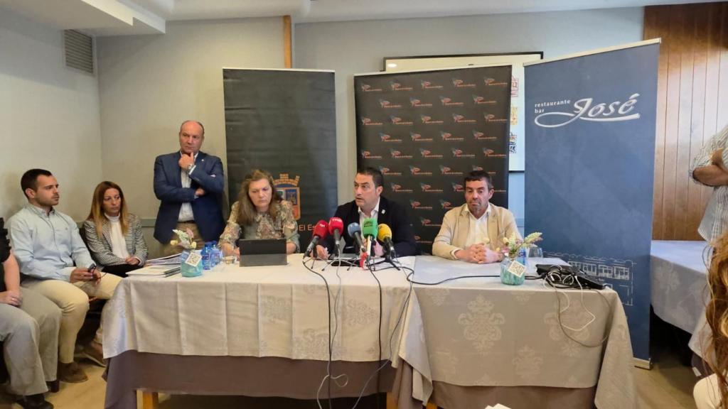 Javier Figueredo da una rueda de prensa para informar sobre la situación de la presa de El Tejo.