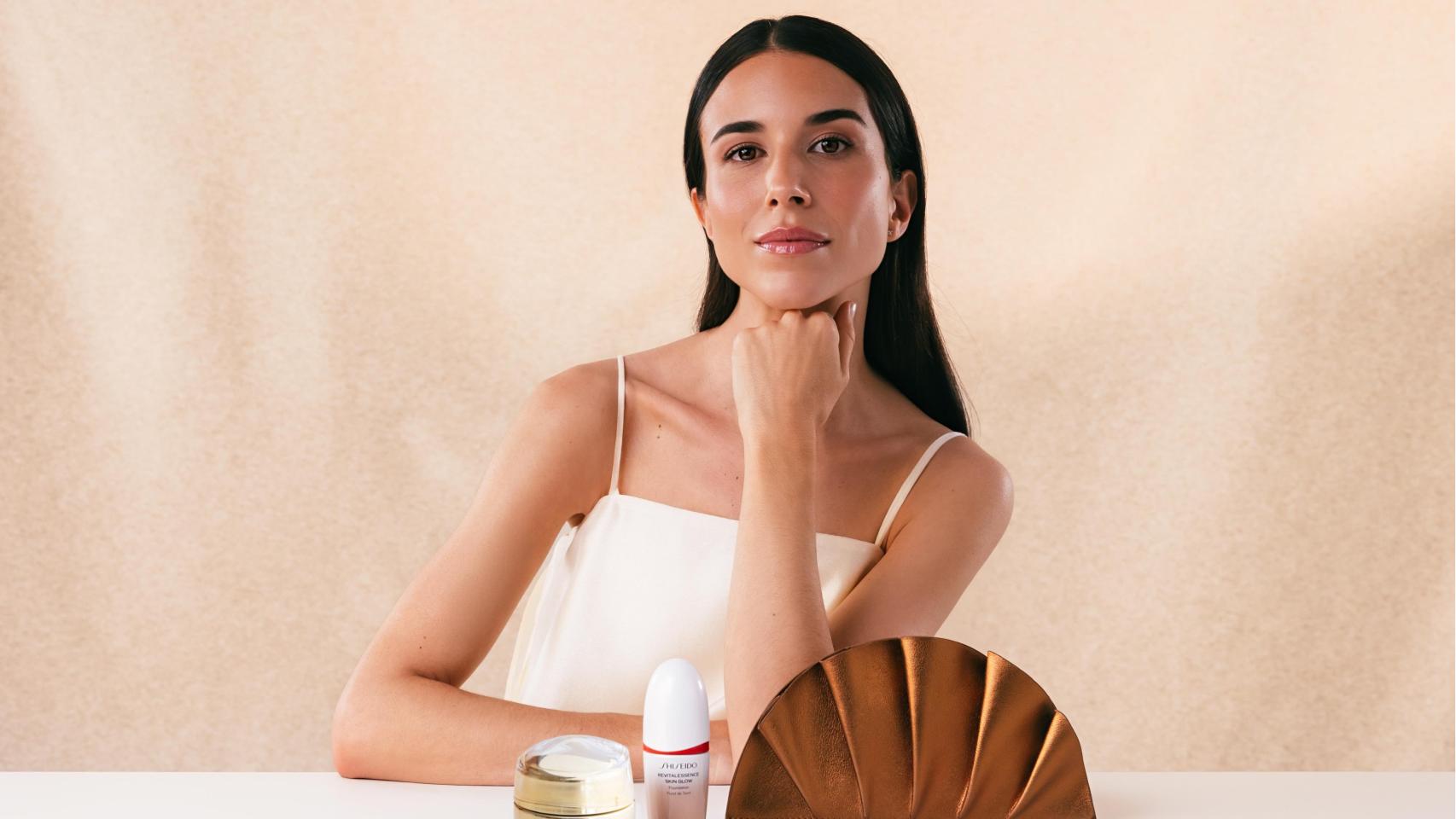  Laura Corsini, creadora de Bimani, presenta el bolso de regalo por dos productos de Shiseido.