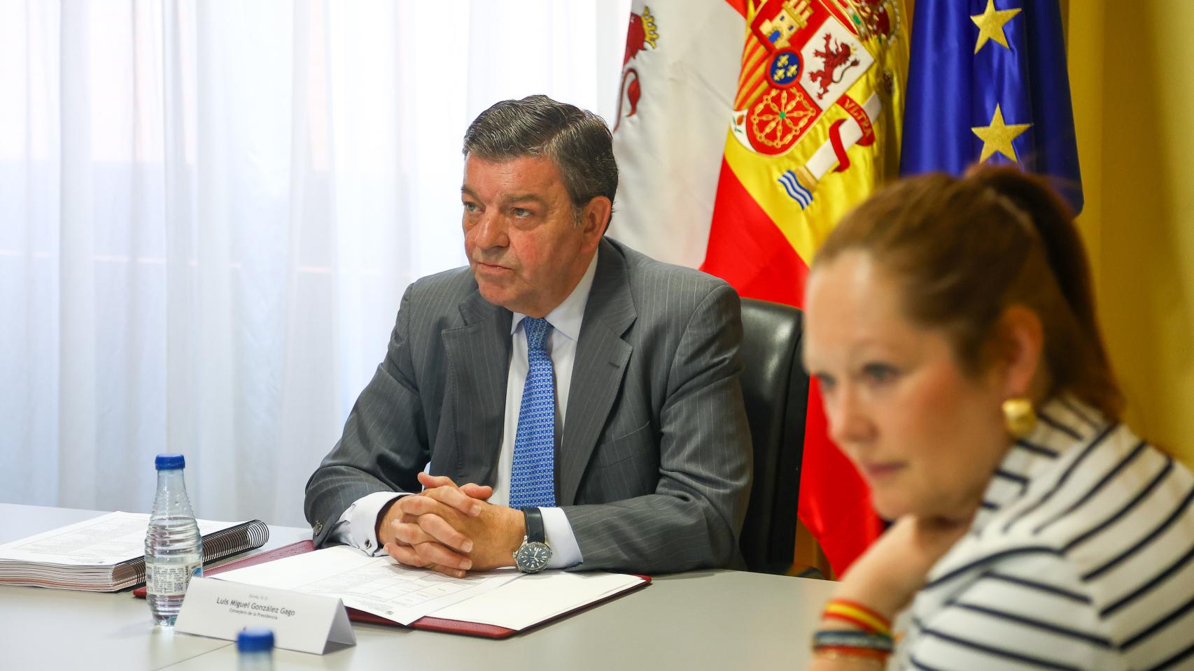 El consejero de la Presidencia en funciones, Luis Miguel González Gago, durante la aprobación de la red definitiva de localidades recomendadas para observar el eclipse solar total del 12 de agosto.