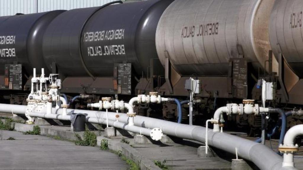 Operativa ferroviaria dentro del puerto interior, de movimiento de cereales y bioetanol líquido.