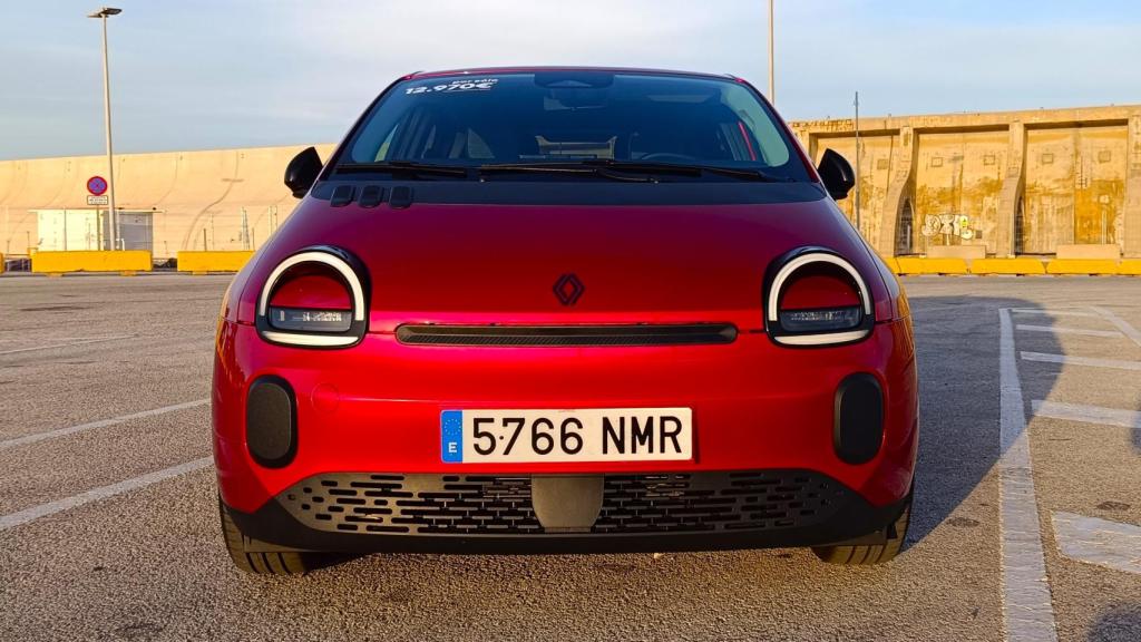 Vista frontal del Renault Twingo.