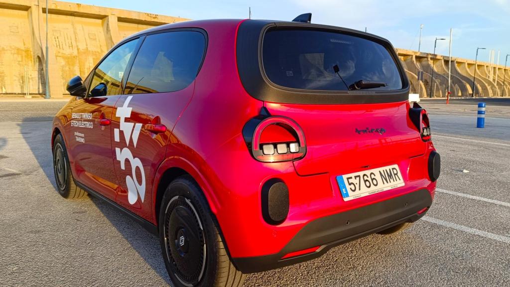Vista trasera del Renault Twingo.