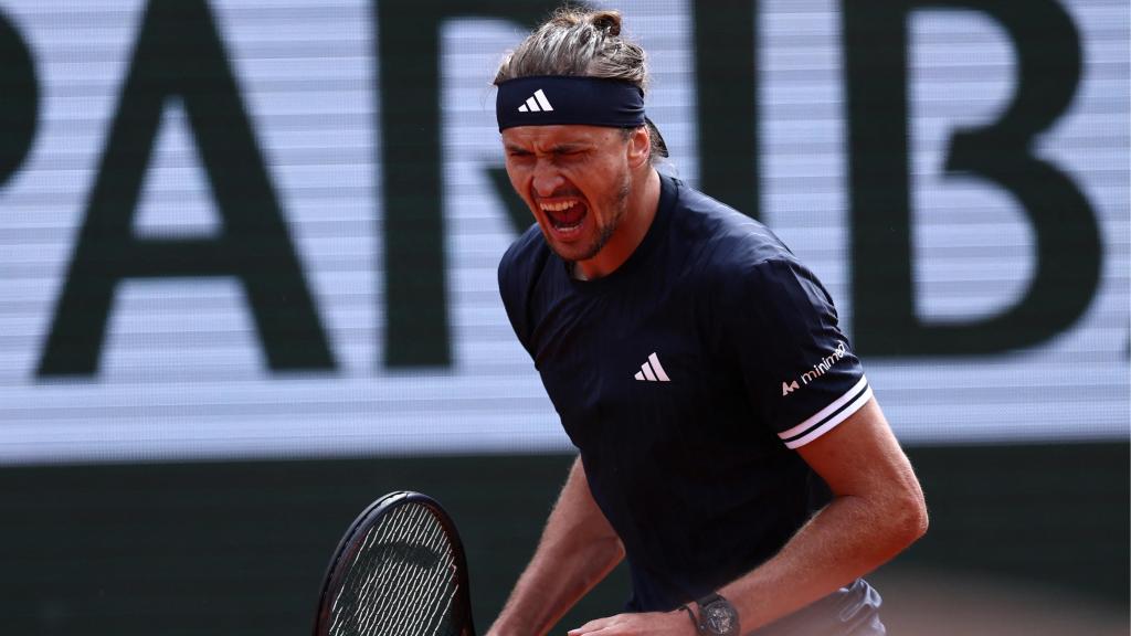 Zverev celebra con rabia durante el partido ante Mensik.