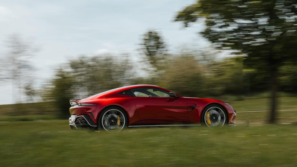 El Aston Martin Vantage S acelera de 0 a 100 km/h en 3,4 segundos.
