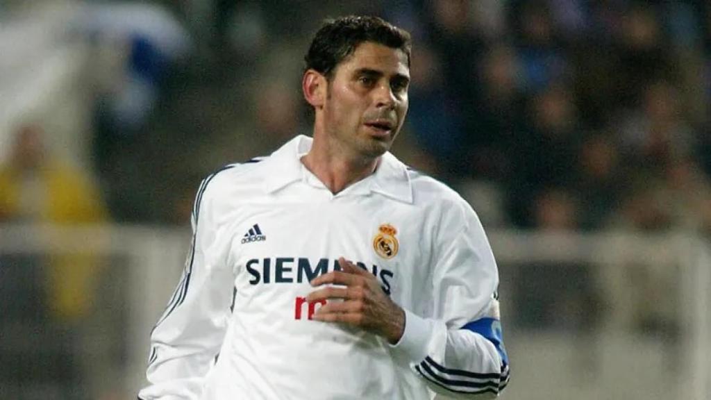 Fernando Hierro, durante su etapa como jugador del Real Madrid.
