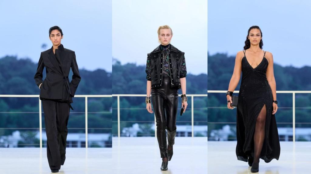 Pantalones ceñidos de piel de inspiración biker, chaquetas estructuradas con lazada a la cintura y sofisticados vestidos de noche con abertura lateral marcan el pulso más nocturno y arquitectónico de la firma.