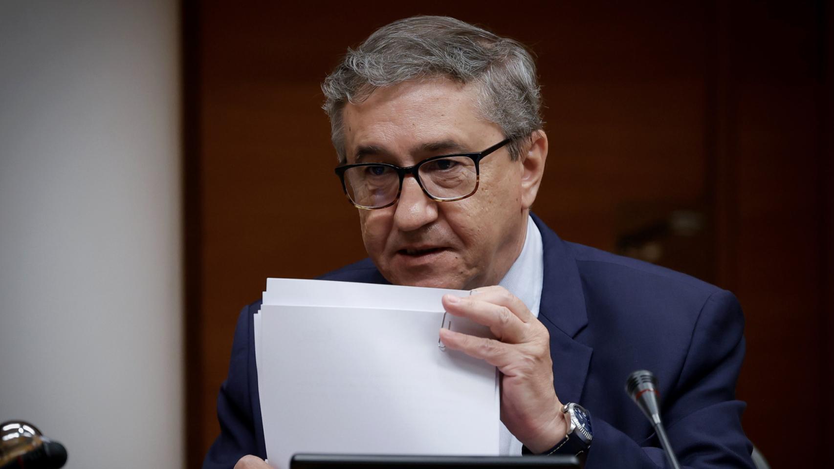 El conseller de Hacienda, José Antonio Rovira, explica los Presupuestos de 2026 en Les Corts. José Cuéllar / Corts