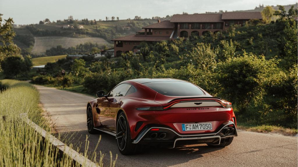 El Aston Martin Vantage S declara un consumo medio de 12,1 litros a los 100 kilómetros.
