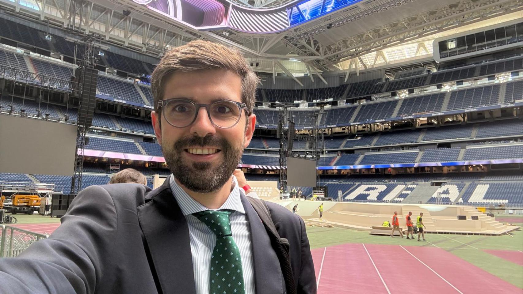 El aragonés José María Albalad, en el Bernabéu, centro de operaciones de la visita del Papa.