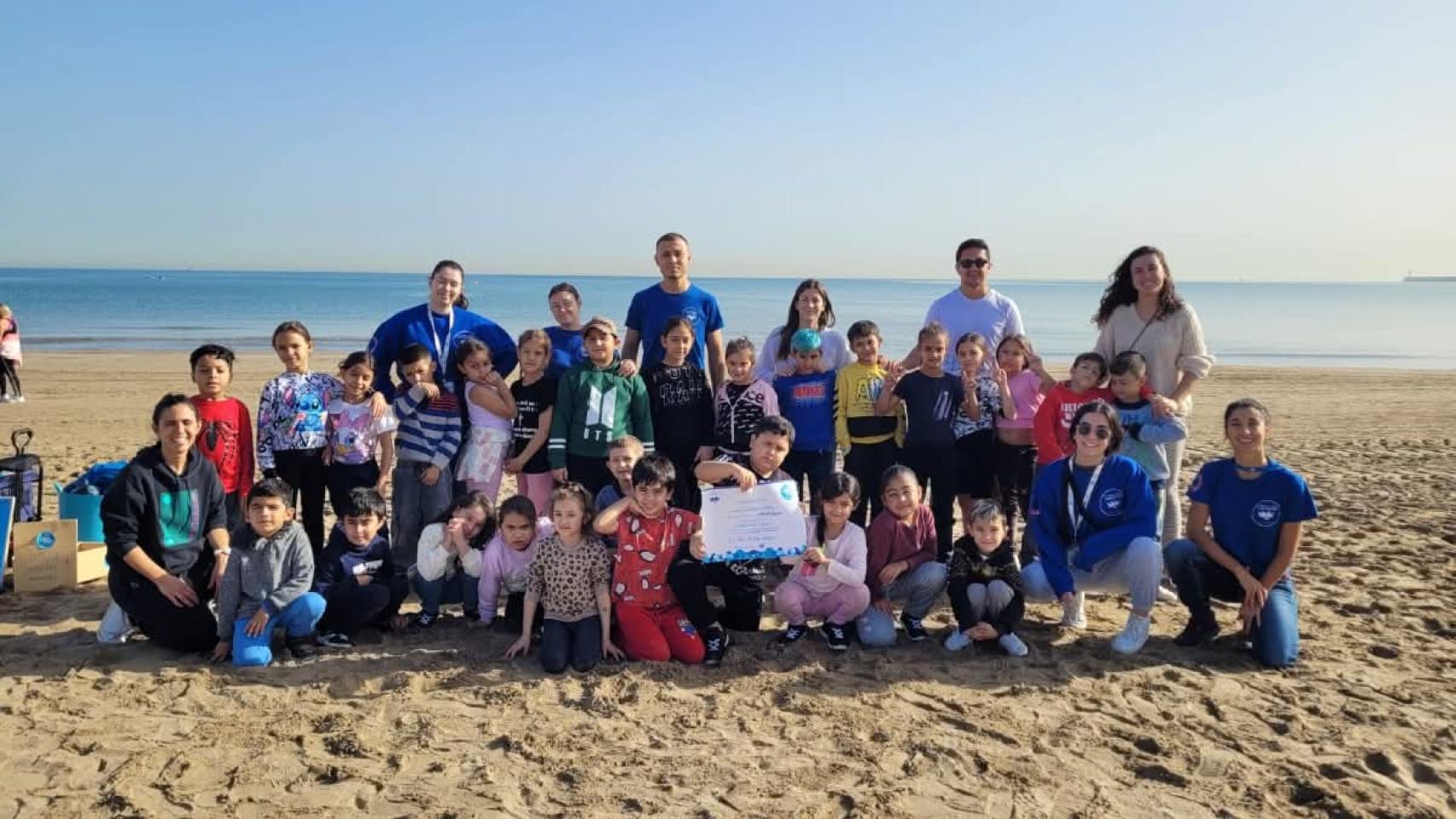 Un grupo de escolares en una actividad de Escuelas Azules.